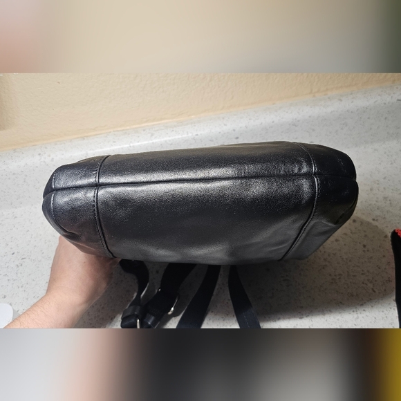 Nice COACH  F23948 Shoulder Or Crossbody Shiny Leather Bag with large hang tag. - Picture 5 of 16